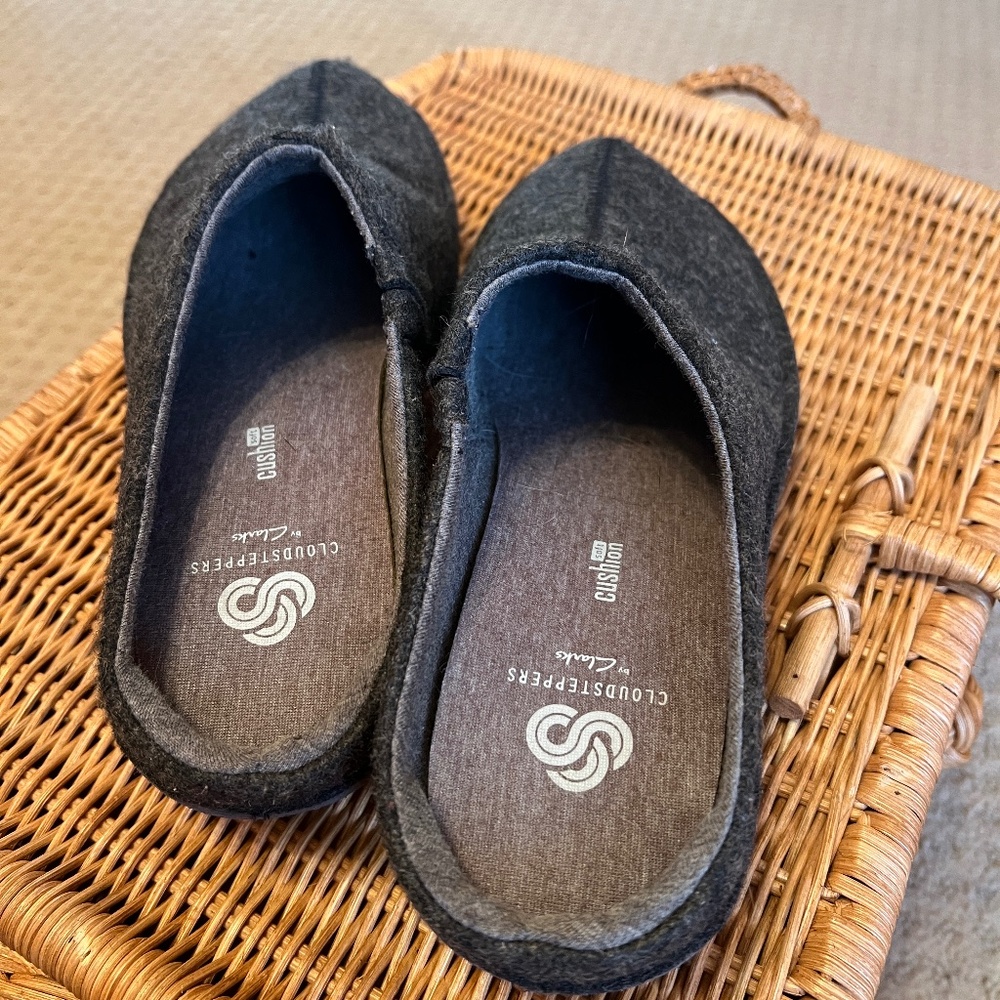 Gray wool Clarks clogs size 8